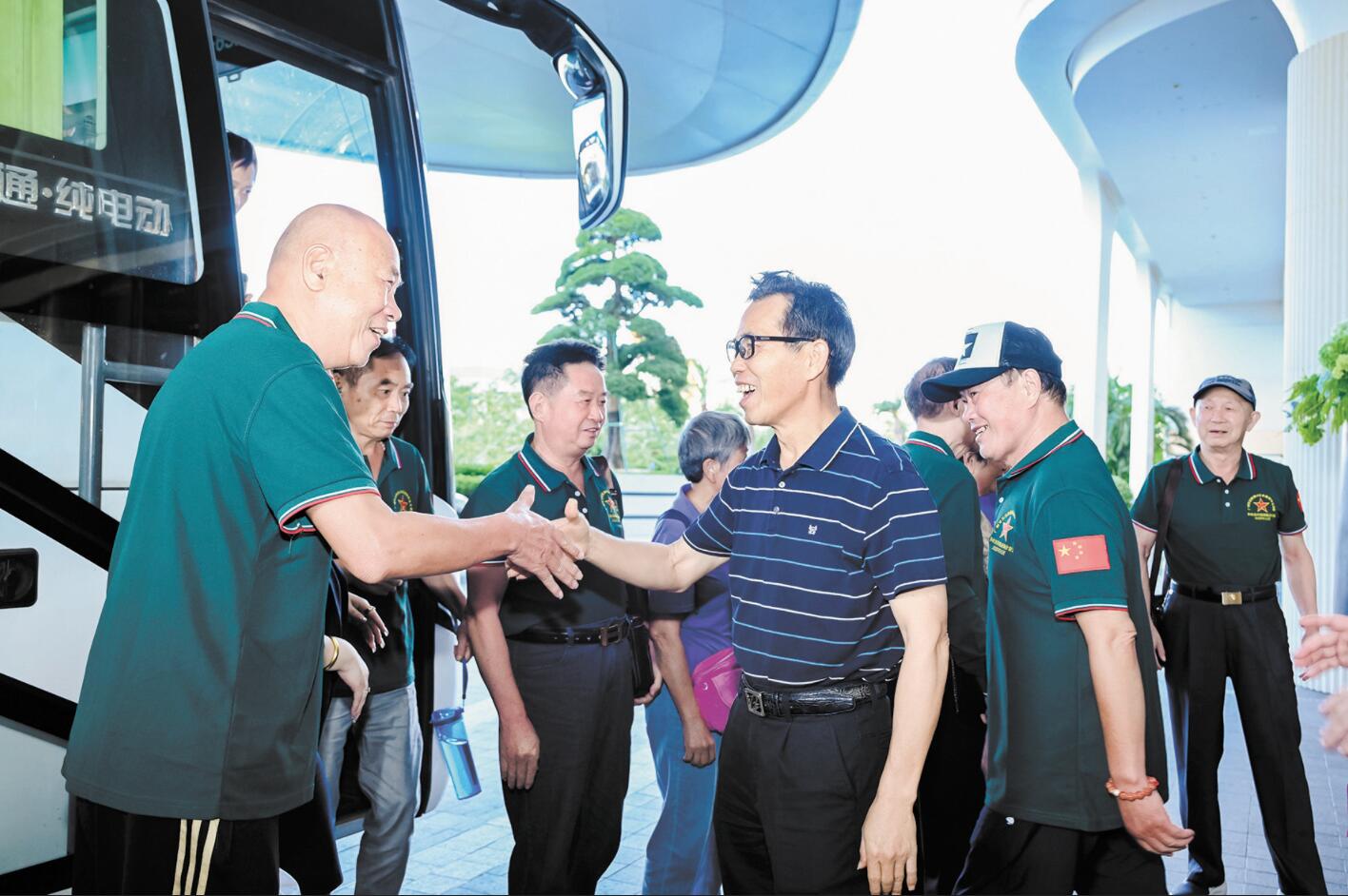 戰(zhàn)友相聚.jpg 戰(zhàn)友相聚.jpg